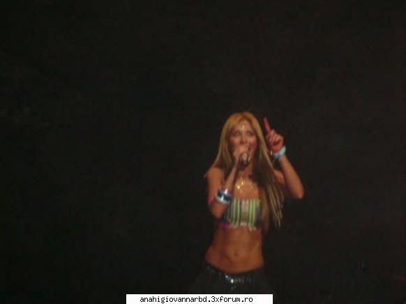 Anahi in concerte - adutza - Anahi