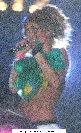 :) anahi in concerte