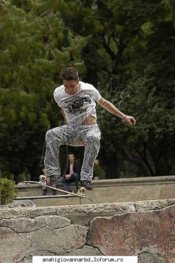 Christopher facand skateboarding - Chris e super cool cand face skateboarding! - Christopher