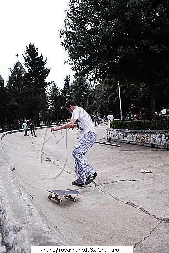 Christopher facand skateboarding - adutza - Christopher