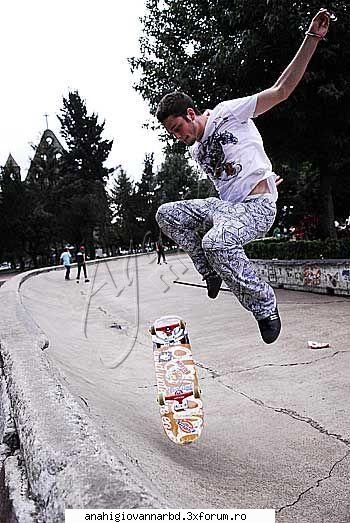 Christopher facand skateboarding - adutza - Christopher