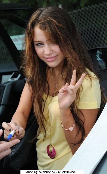 Miley Cyrus - Miley e super dragutza! :) - Alte vedete